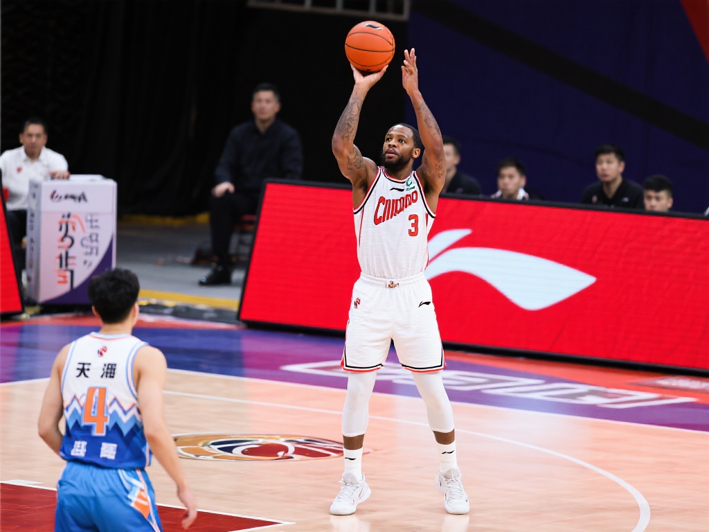 祝铭震首节三分爆发,利夫弧顶命中助队紧咬比分暂停新疆 当比赛进入胶着状态,广州队一度落后较多,